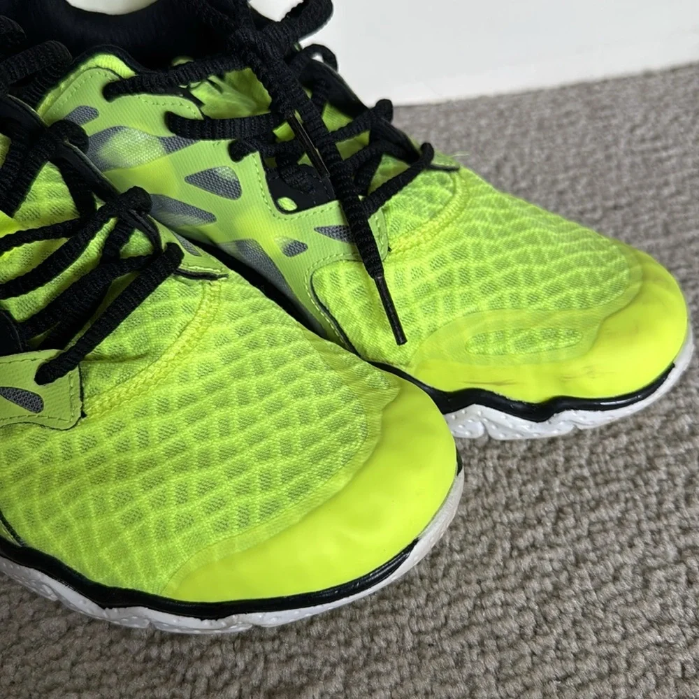 Under Armour Green and Black Sneakers Lightweight Athletic Design - Picture 4 of 8